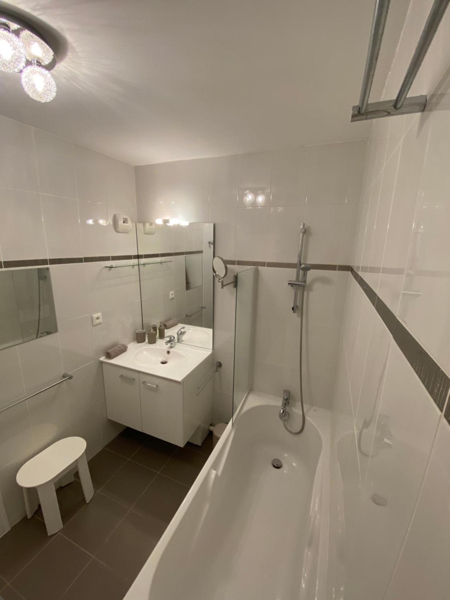 Hakuna Matata 5 Min Parking Appartement *